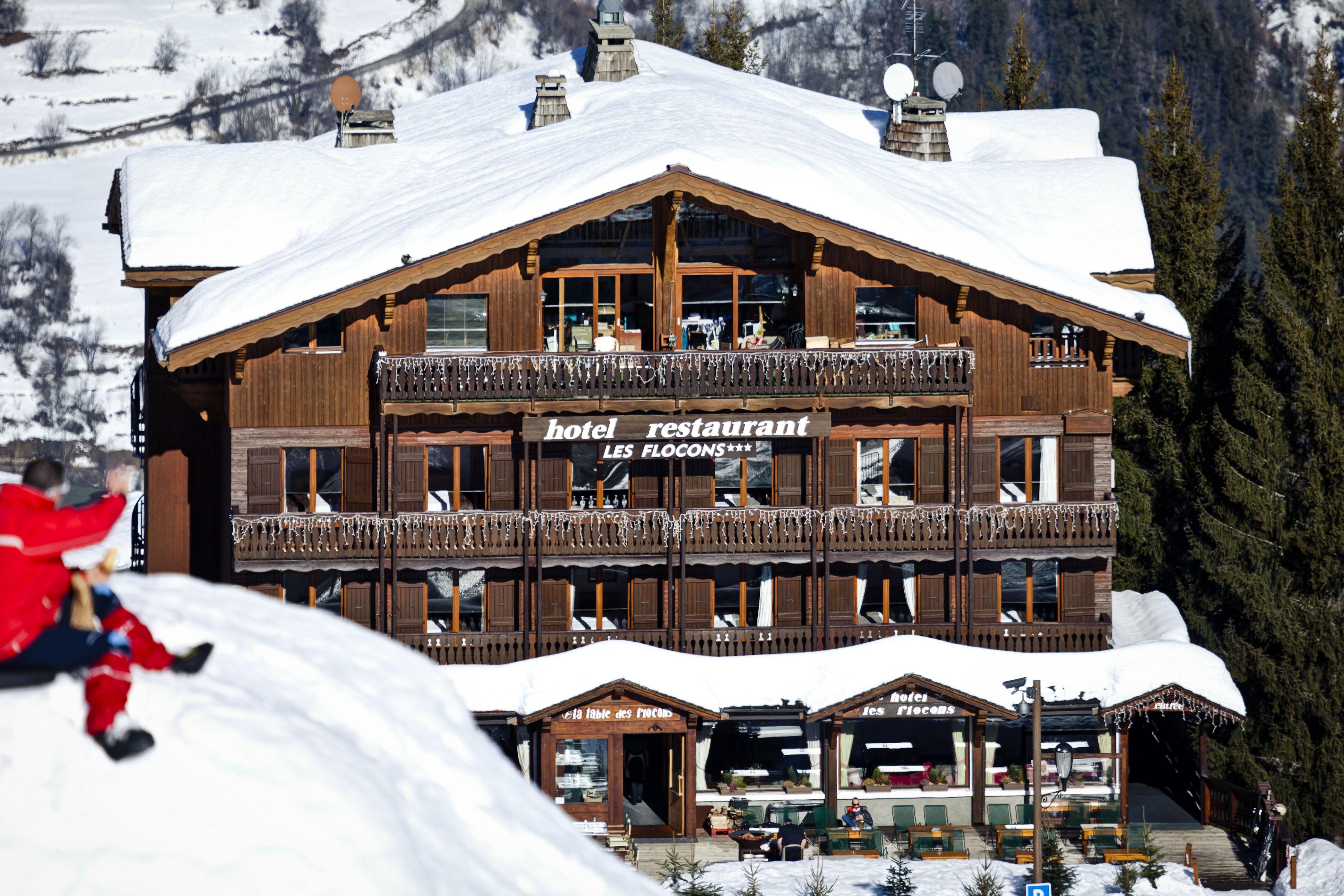 Hotel Les Flocons คูร์เชอแวล ภายนอก รูปภาพ