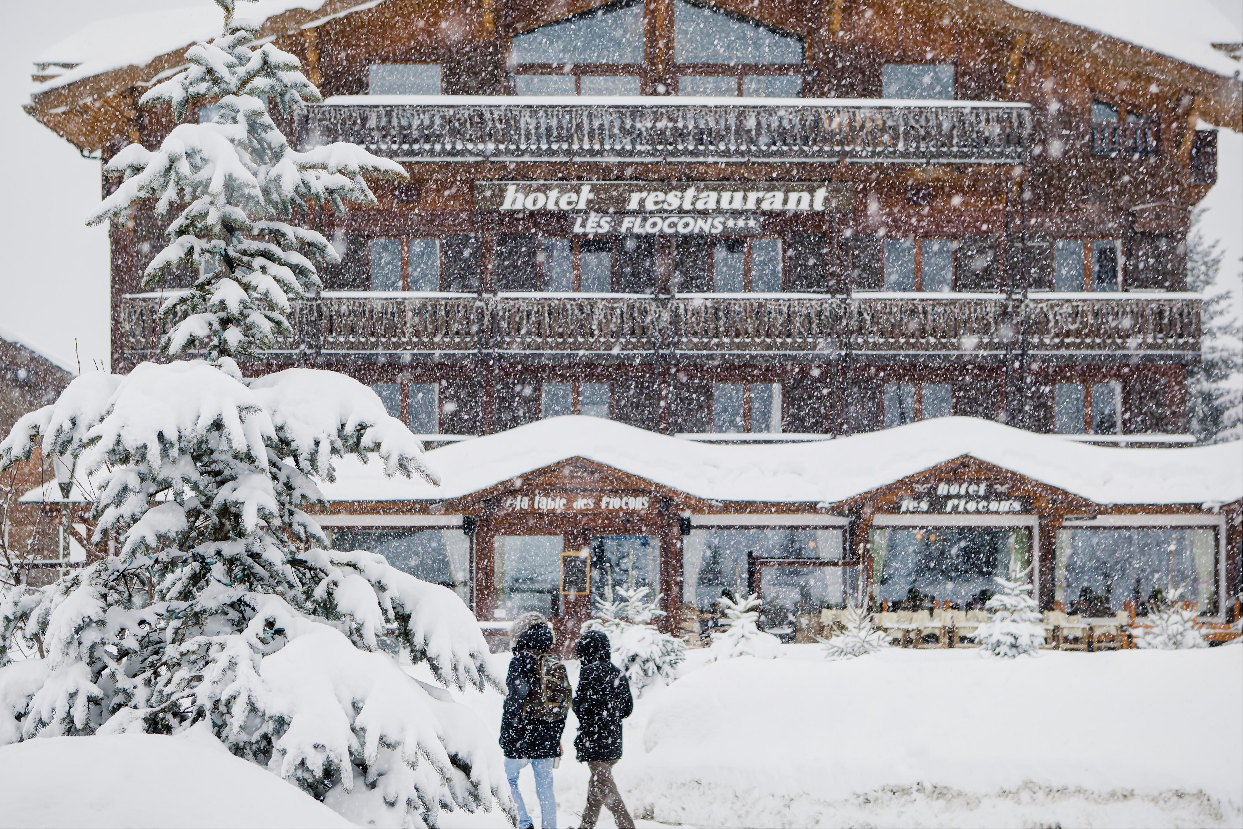 Hotel Les Flocons คูร์เชอแวล ภายนอก รูปภาพ