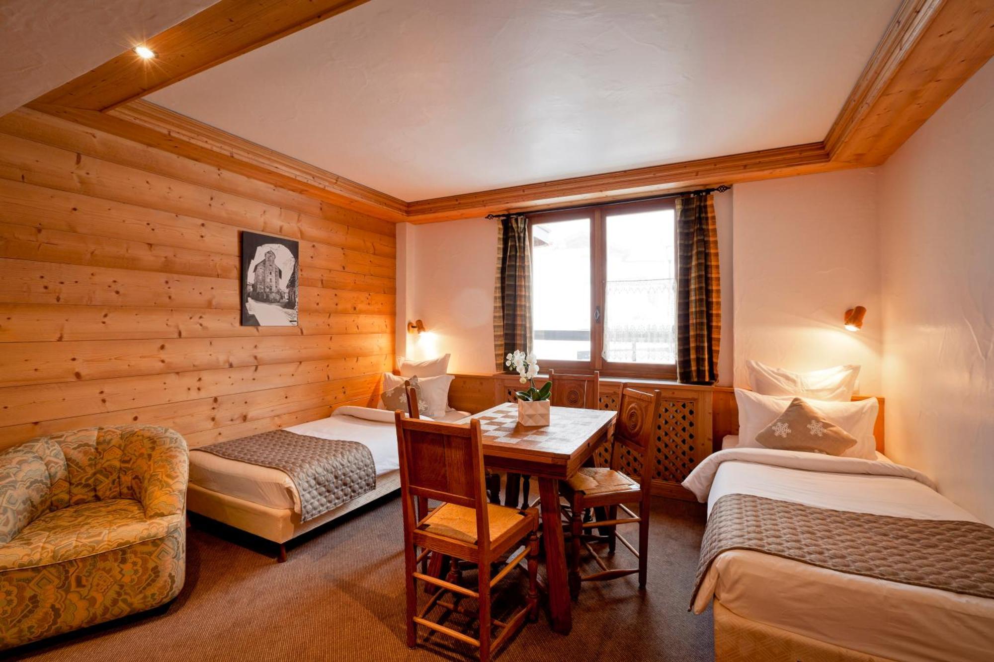 Hotel Les Flocons คูร์เชอแวล ภายนอก รูปภาพ